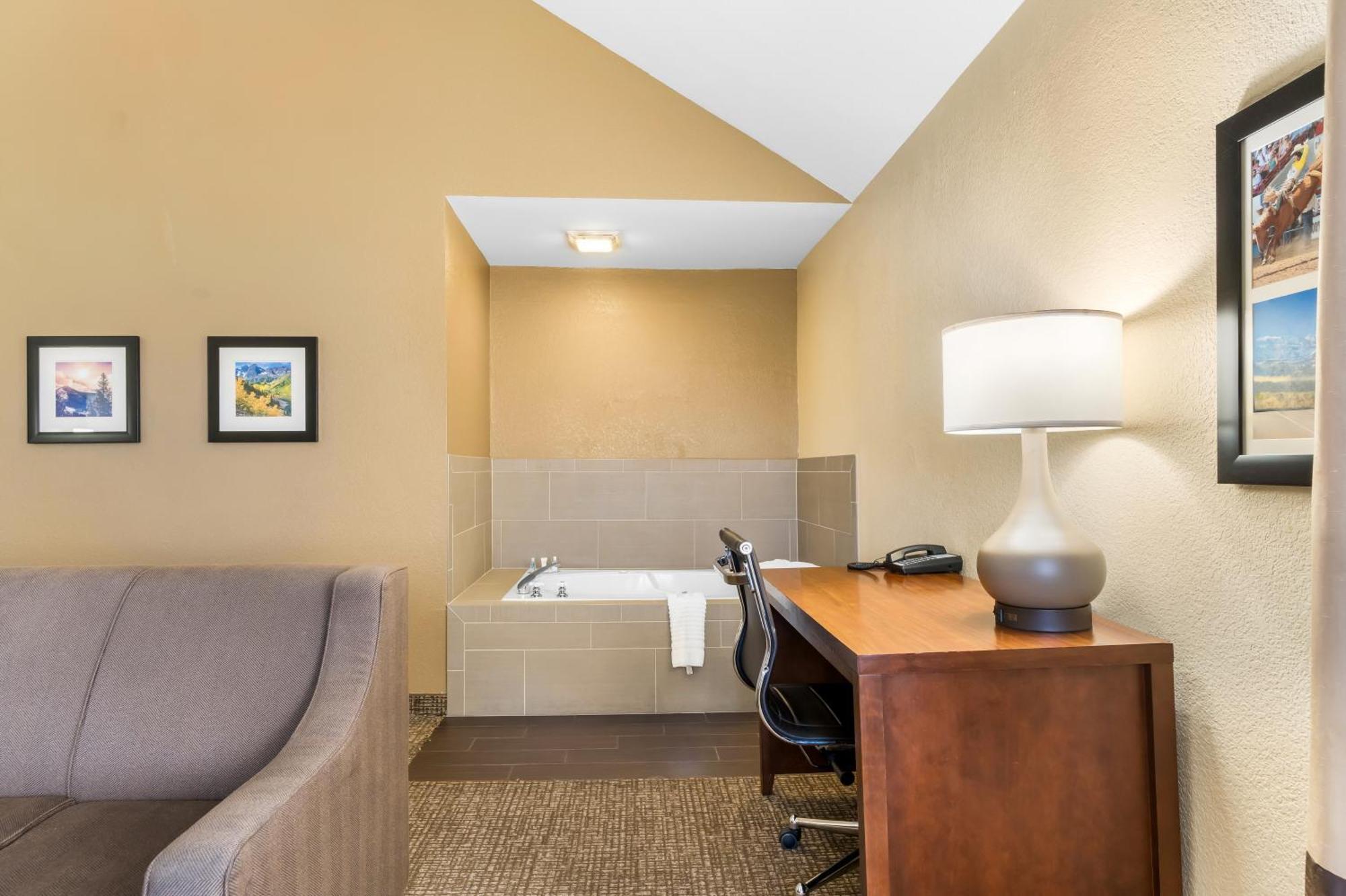 Comfort & 2* Greeley
